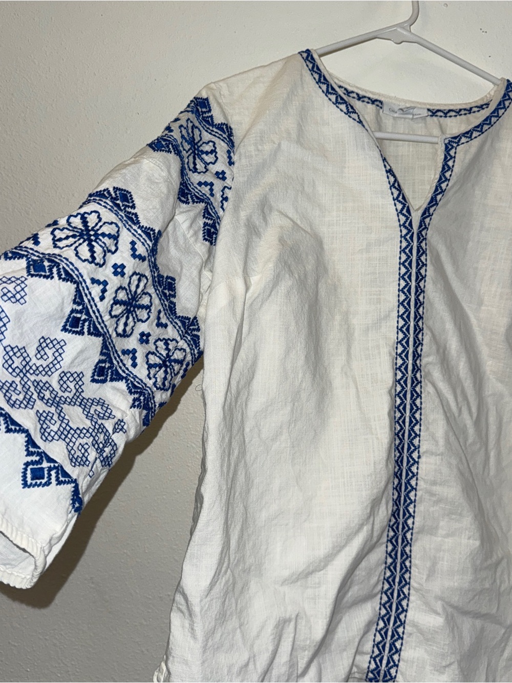 Charter Club White Tunic with Blue Embroidered Sleeves, Sz S